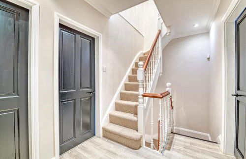 Luxury Georgian Townhouse with Cinema and parking - Photo 13