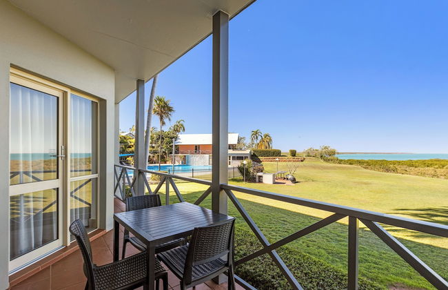 Moonlight Bay Suites - Photo 40