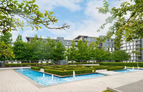 The Vizion serviced apartments from Pincott Properties - free parking, private balcony, and WiFi - Photo 1