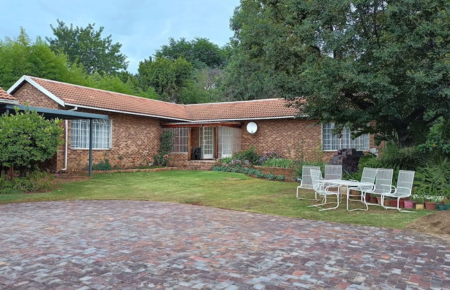 Charming Randburg Accommodation Near the Olivedale Clinic - Foto 25