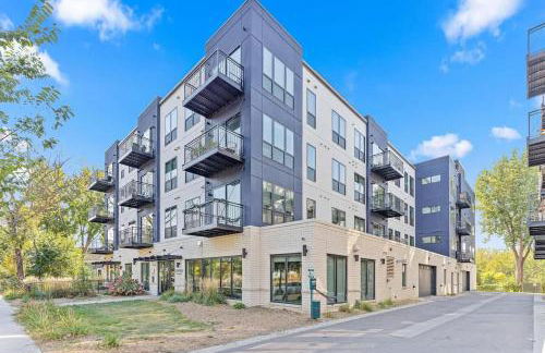 Lux 2BD Gym Rooftop Street Parking by DT UMN - Foto 37