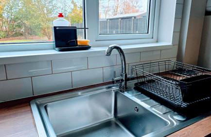 Modern 3 Bed House with Parking for Families and Contractors - Foto 28