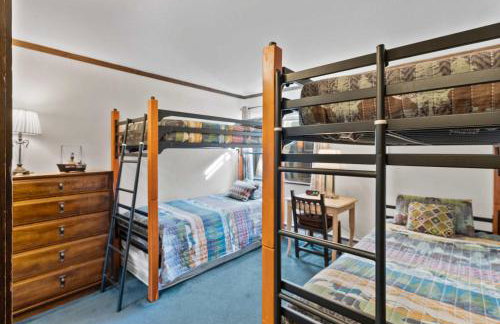 2BR Overlooks Shared Pool Near Gondola & Village - Foto 31