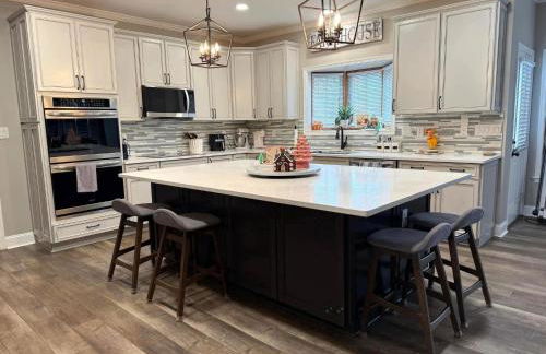 Spacious 6Bed Woodland Retreat with Movie Room & Deck - Foto 19