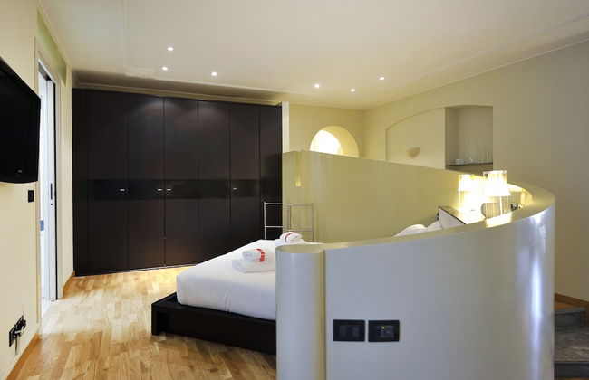At Home Heart of Milan - Design Duomo Apartment - Photo 6