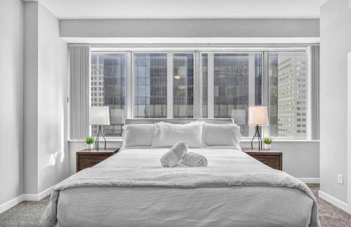 Luxury High-rise Condo w/ Views! Heart of Downtown - Photo 19