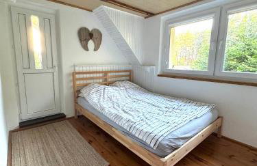 Domek nad Jeziorem Trzechowskim w lesie letniskowy na wsi - Foto 13