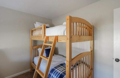 Cresthaven Hall 2 Mins to UCCS Family Fun & BBQ - Foto 31