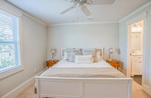 NEW LISTING Six Bedrooms - Private Dock - Steps to the Beach - Sleeps 14 - Foto 54