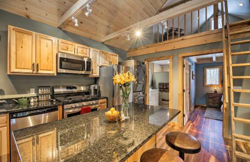 Newly Built Cabin w/ Hot Tub - 16 Mi to Stowe Mtn! - Foto 8