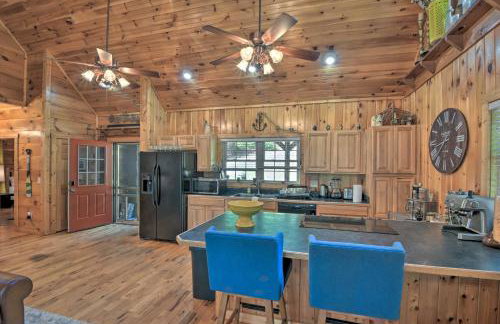 Lovely Lake Hartwell Retreat Dock, Deck and Grill! - Foto 4
