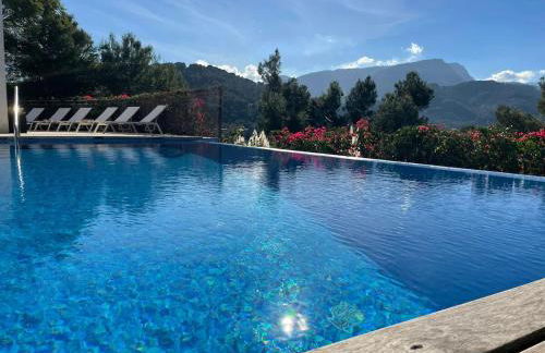 Idyllic 6 bed villa stunning sea view salt pool - Foto 10