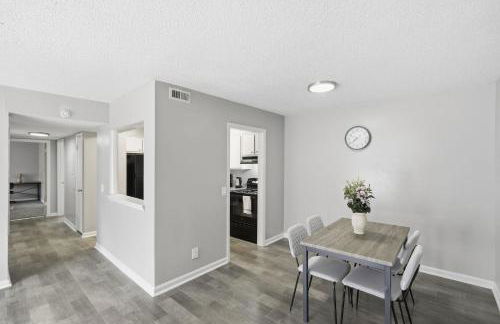 Modern 2BR Retreat Near Stone Mountain - Foto 5