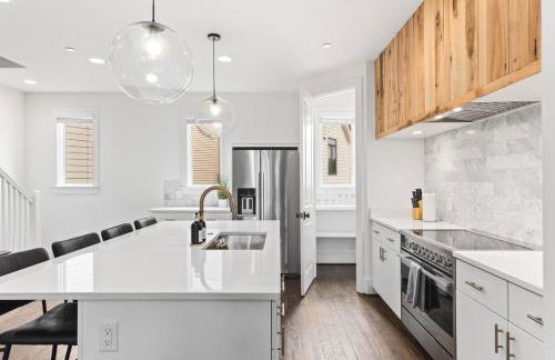 Walk to 12 South and Belmont with Garage FirePit and Patio - Foto 16