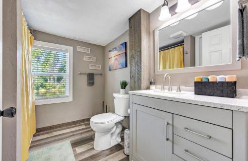 Lazy River Villa - Hottub! Fenced Yard! Fire Pit! - Foto 44