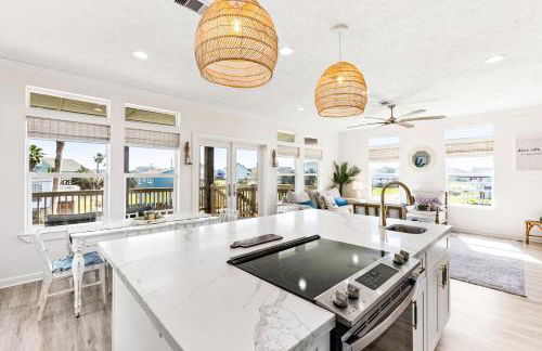 The Purple Pelican - Photo 9