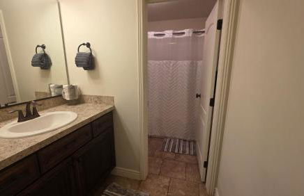 Wasatch Retreat 5 bed 3 5 bath pool table game room - Photo 12