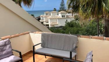 STYLISH TOWNHOUSE IN BEACHFRONT COMPLEX - Foto 2