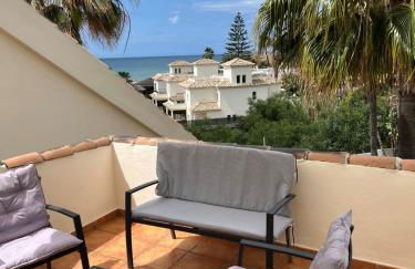 STYLISH TOWNHOUSE IN BEACHFRONT COMPLEX - Photo 2