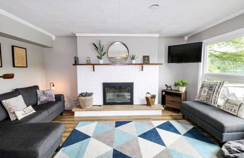 Bryan Lake Oasis in Downtown Lake Ann - Foto 11