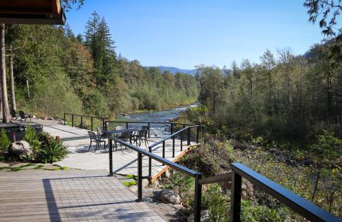 Riverside Retreat - Photo 52