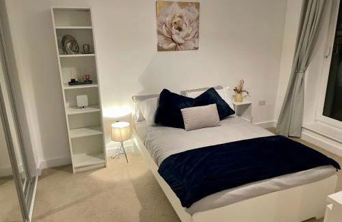2BR 2BA Top Floor Penthouse Apartment in RG2 - Ideal for Business Travellers & Contractors, Free Parking & Sleeps Up To 6 - Foto 19