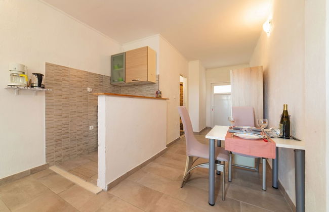 Tranquil and Stylish Apartment Kastel Novi - Photo 8