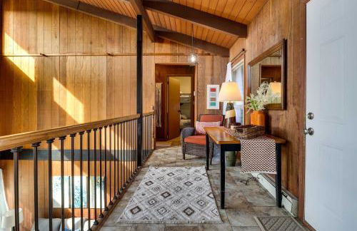 Dock and Fire Pit Lakefront Poconos Retreat! - Foto 14