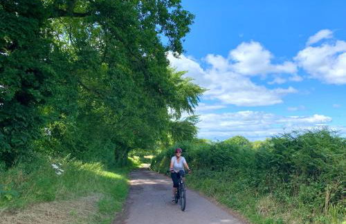 Chic 2-bedroom townhouse in vibrant Abergavenny - Foto 23