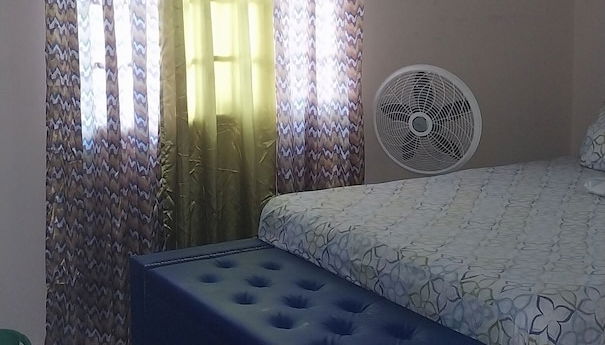 Charming Piarco Home With Garden View - Foto 3, Habitación