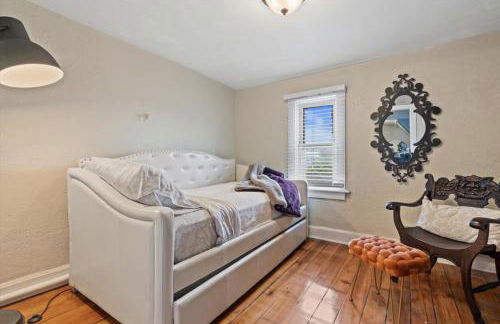 4 Bedroom 3 Story Townhouse with Free Parking - Foto 23