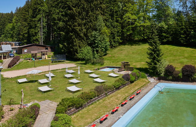 Luxe Timber Lodge & Relaxing Bath - Photo 31