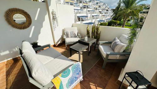2 Bedroom Apartment with Sea Views - Foto 3
