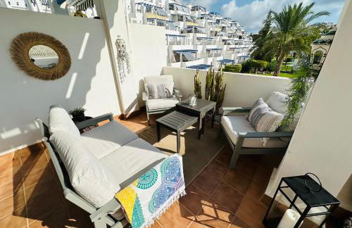 2 Bedroom Apartment with Sea Views - Foto 3