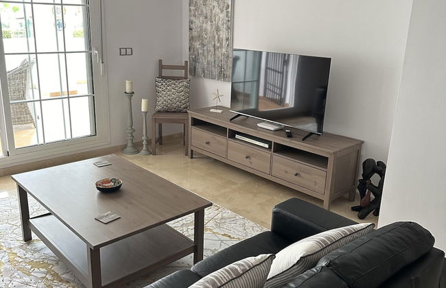 2 Bed-sleeps 4-private Patio-pool-aircon - Foto 8