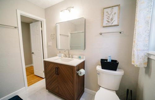 Spacious 5BR 2BA Free Parking Minutes to DC with Foosball - Photo 34