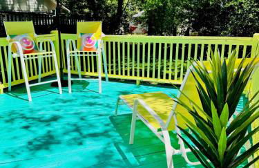 Uptown Colorful Cottage by the Riverwalk - Foto 44