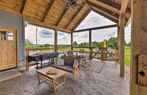 Chic Williamstown Retreat with Pool and Hot Tub! - Foto 25