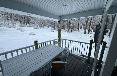 New Sunday River Ski Retreat with Hot Tub Spa - FirePit Sleeps 16 - Foto 43