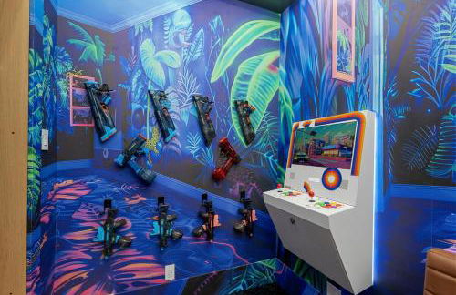 New Luxe Riverfront Home, Launch & Dock, Gamerooms - Foto 14