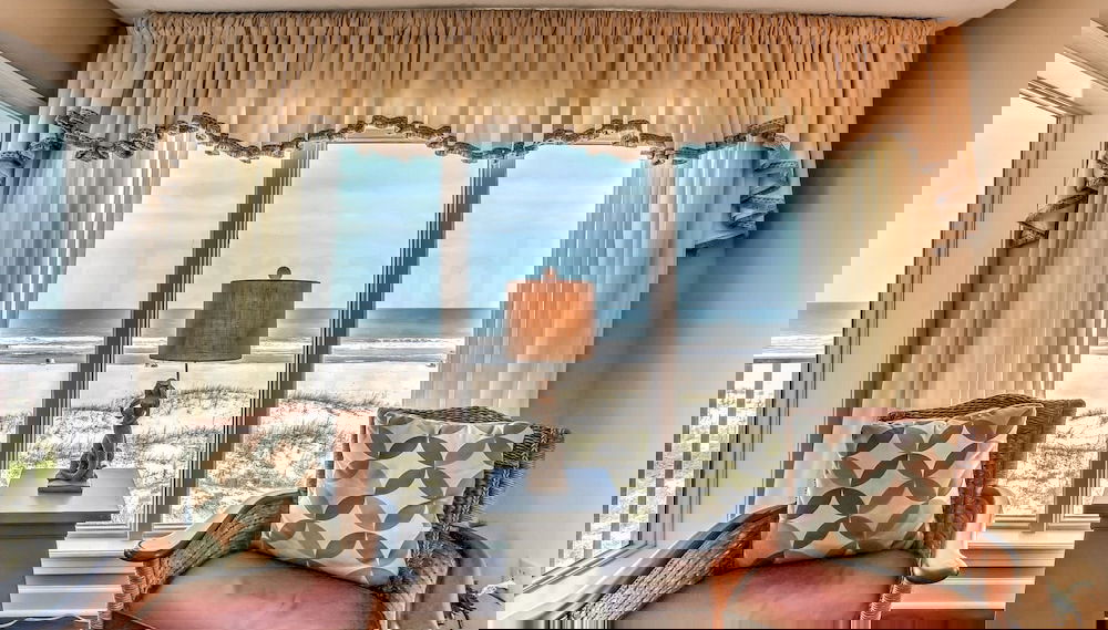 Spacious Condo Just Steps from the Atlantic by RedAwning - Foto 1, Imagen principal