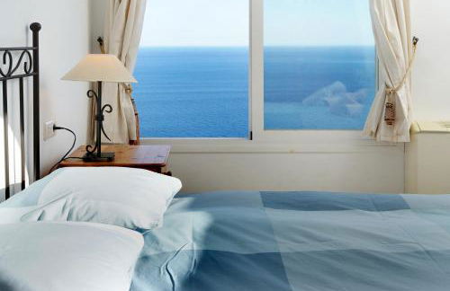 Breathtaking Seaside Villa with Heated Saltwater Pool & Panoramic Terraces - Foto 13