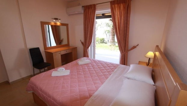 Menigos AB4G no50 Beachfront 2 Bdr Apt - Foto 3, Habitación