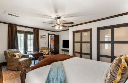 Castle Stay by Gathering Place Hot Tub & Fire Pit - Foto 64