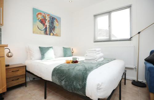 Comfortable Studio Apartment By N And N Stays Ltd, Peaceful Area Close to Cardiff Bay and Access Training Centre, Private Parking and Fast Wifi - Foto 3