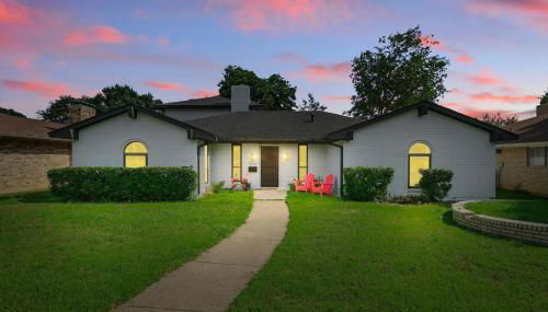 Spacious 5BR Getaway with Pool - Foto 4