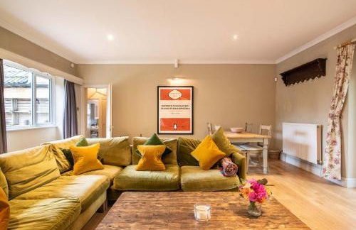 Spacious Country Cottage Sleeps 7, Air Con, Fire Pit & Dog Friendly close to Bath - Foto 1