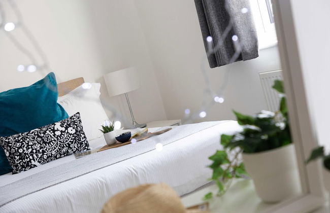 Chandlers Walk Modern Comfy Family Home in Exeter - Photo 7