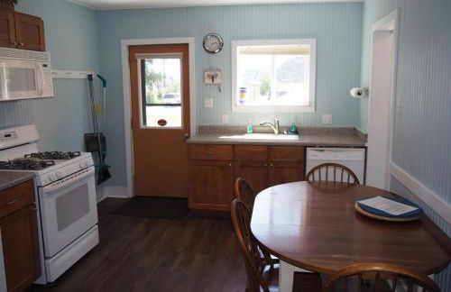 The Cute & Cozy - Lower Apt - Great Location! - Photo 19