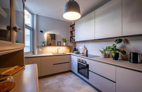 Stylish 2BR with Balcony, Northern Suburbs - Foto 22